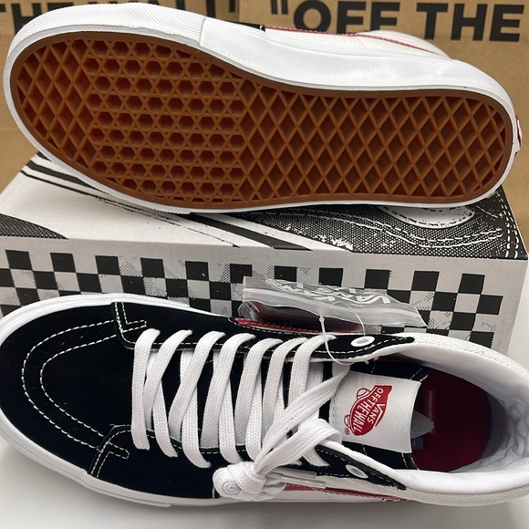 Vans Men’s Skate Sk8-Hi
Athletic Black/Red
VN0A5FCC458 Sneakers - Picture 4 of 16